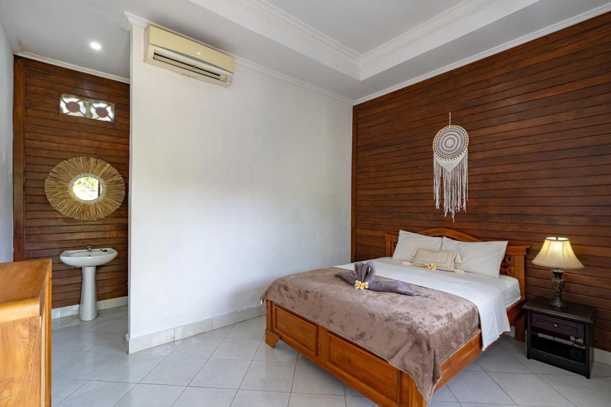 Widia Homestay Nusa Lembongan Exterior photo